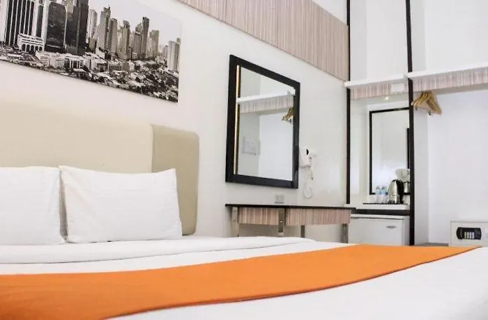 Hostel Majestic - Formerly Octagon Mansion *